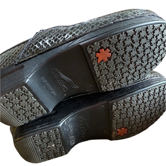 Dansko Snake Print Slip Resistant Nurse Shoe Clog Size EU 37 (US 6 1/2-7) - Picture 5 of 7